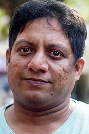 Naduvula Konjam Pakkatha Kaanom