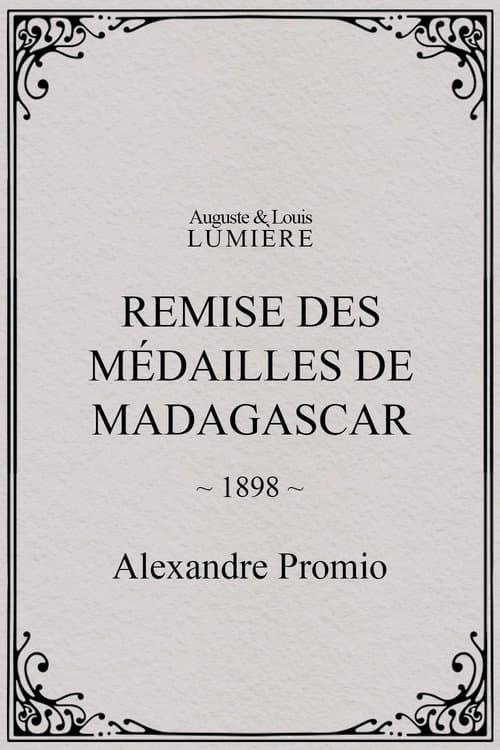 Remise des médailles de Madagascar